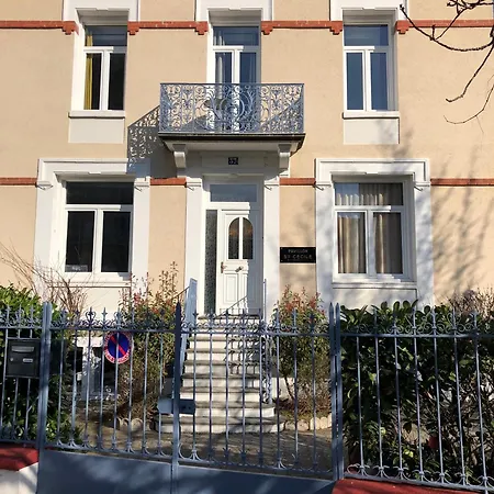 Sainte Cécile 3: élégant Idéalement Situé Appartement